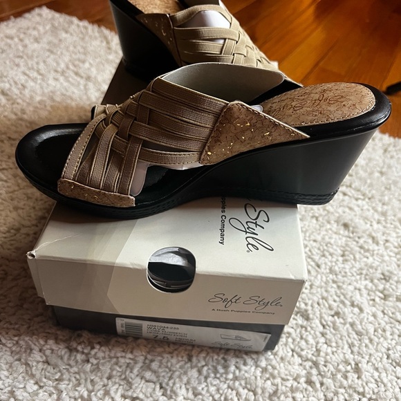 Soft Styles  Tan Wedge Cork Shoes with Intricate Woven Design size 7.5 NIB - Picture 2 of 14